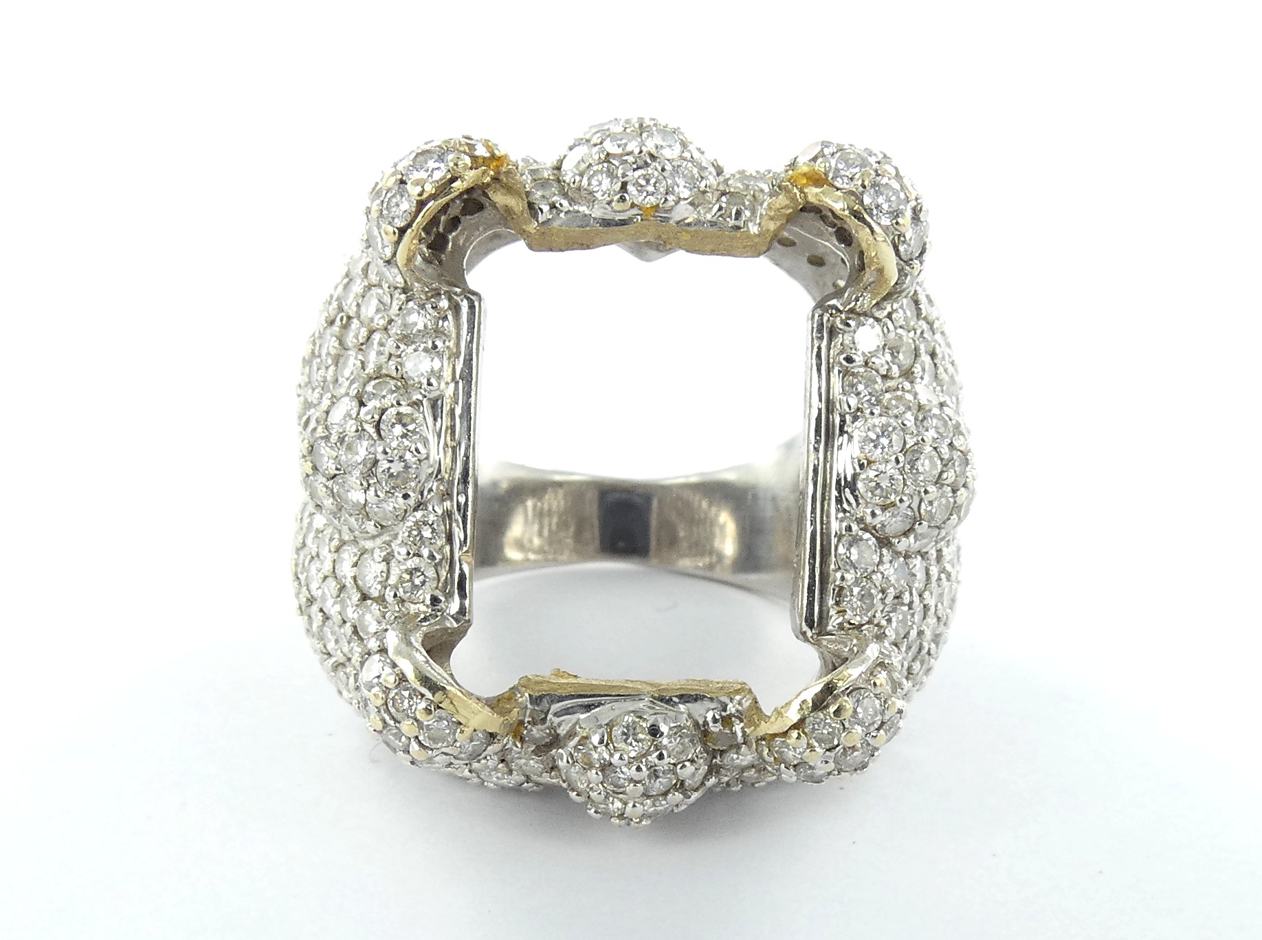 Lot 19 — 1 Bague Or 750 mil. Non poinçonnée, sertie de brillants (2 C