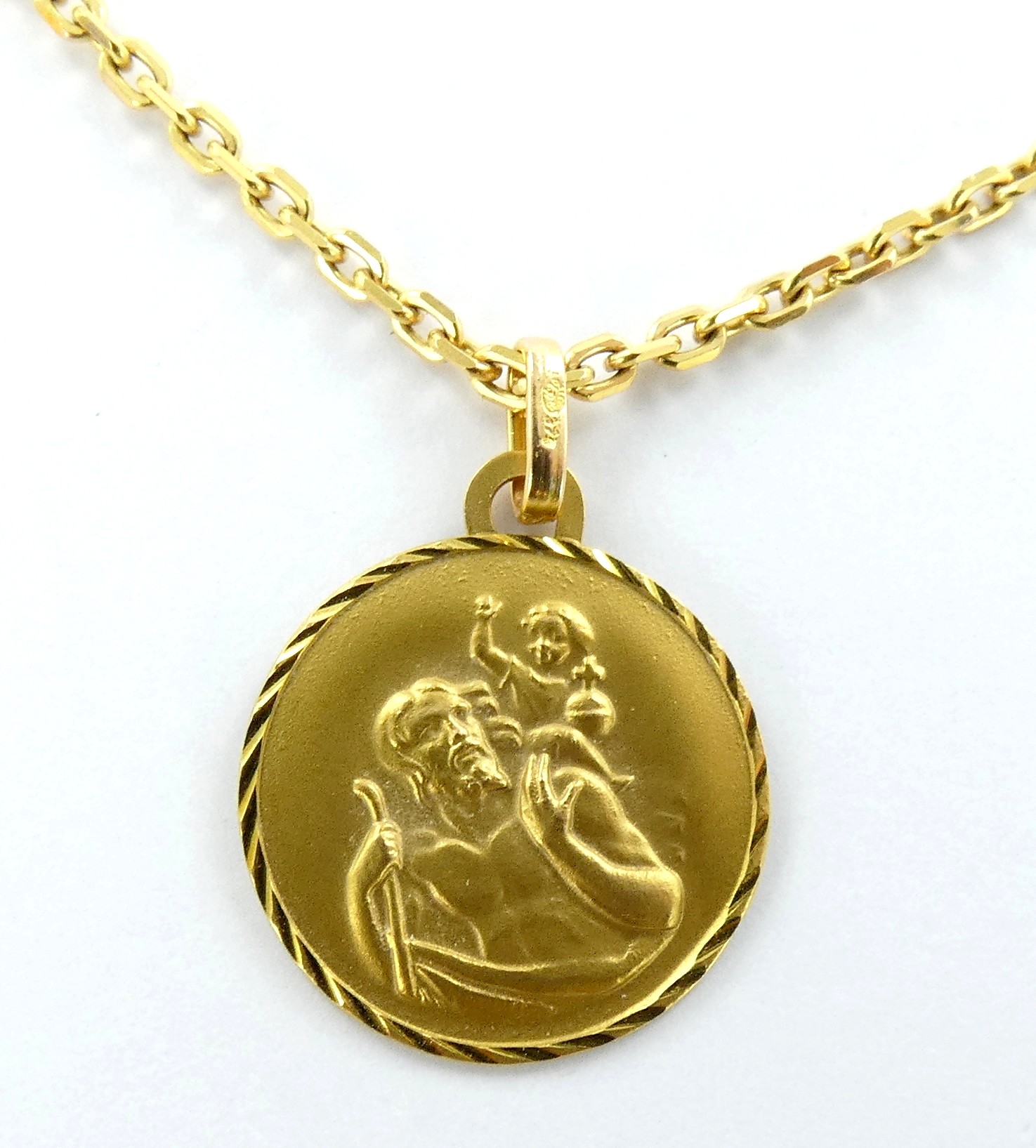 Lot 21 — 1 Pendentif Or 375 mil. 1.1g, 1 Chaîne Or 375 mil. Non poinç