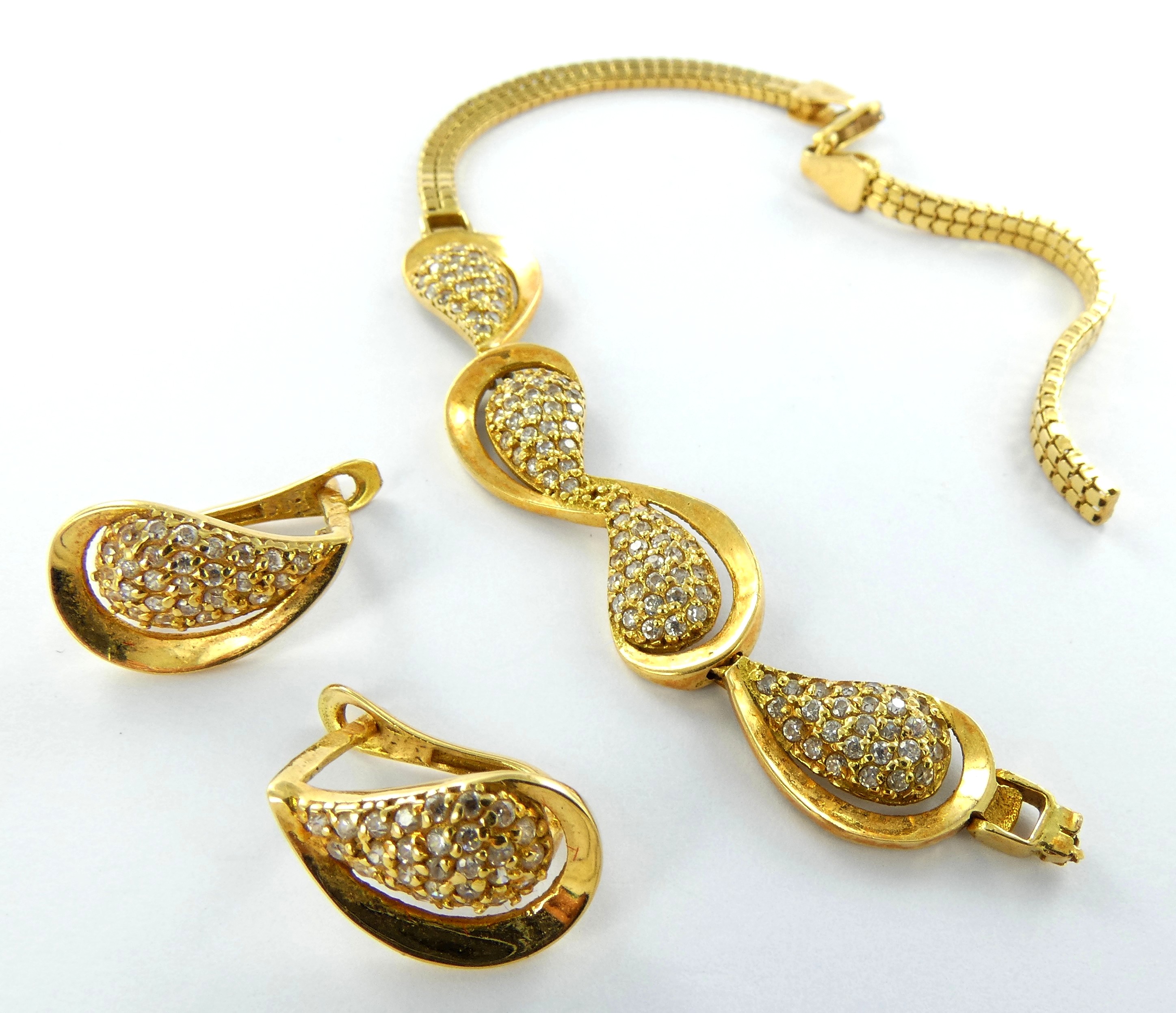 Lot 22 — 1 Bracelet Or 750 mil. cassé, pierres, 6.9g, 1 Paire de Bouc