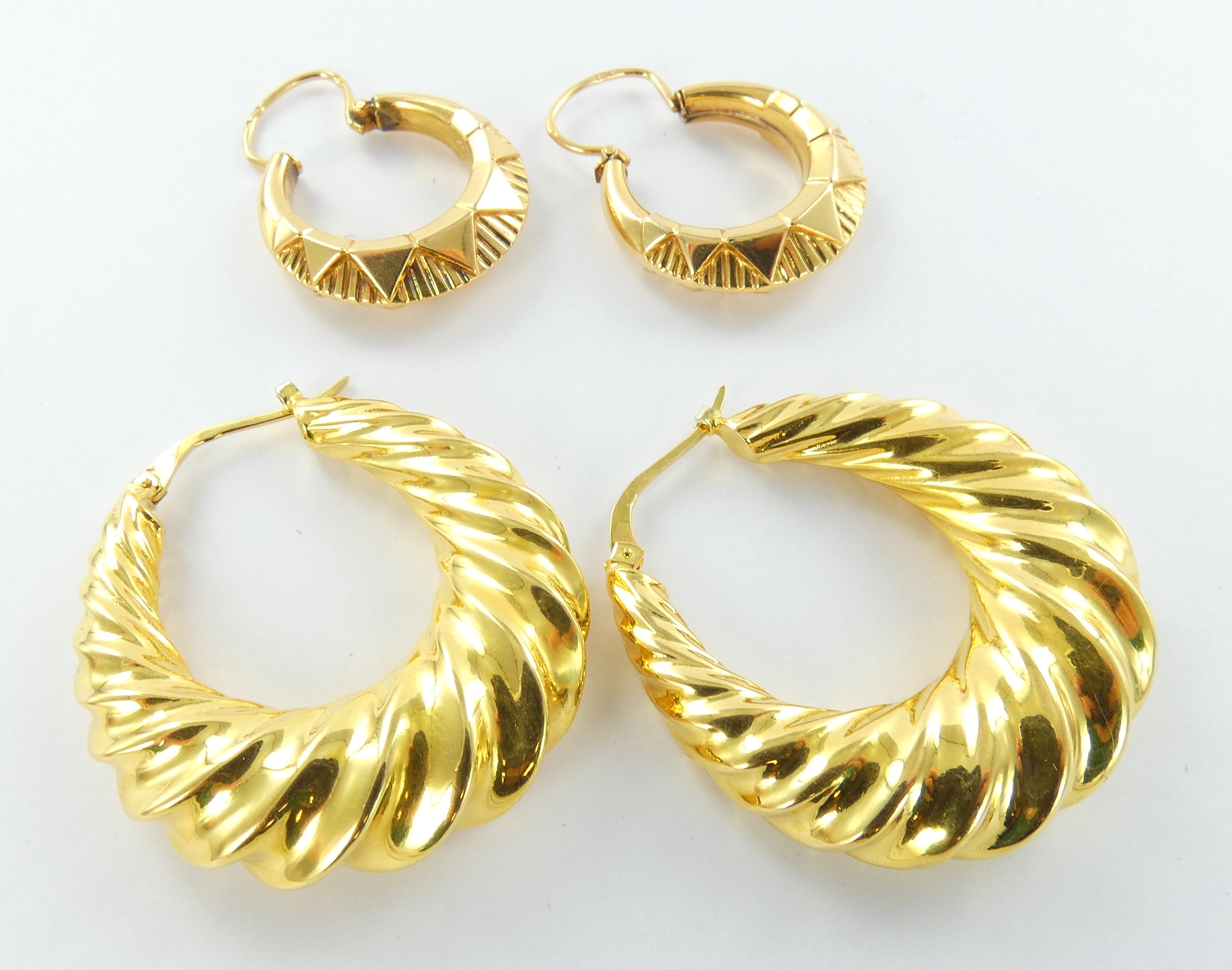 Lot 29 — 1 Paire de Boucles d'oreilles Or 750 mil. Poinçonnée, 4.9g, 