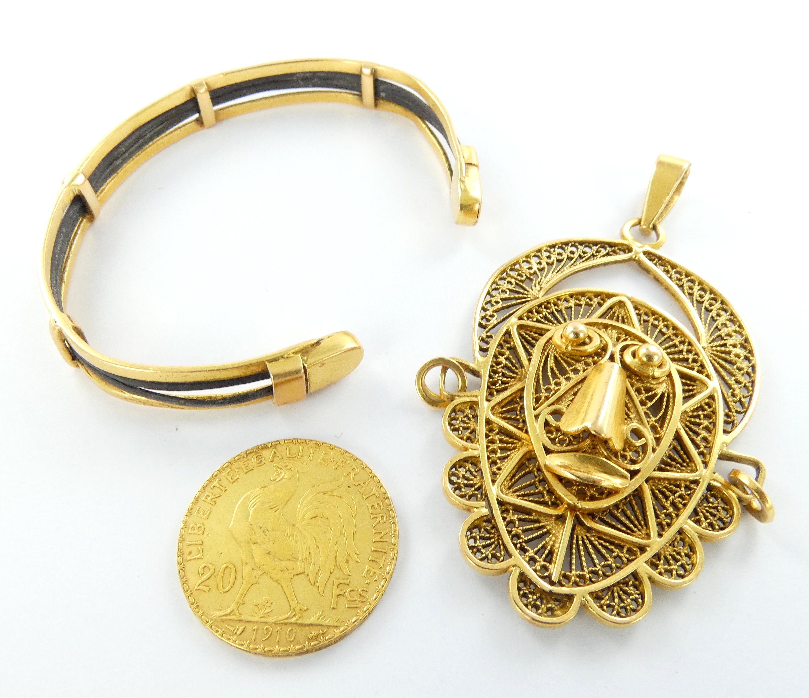 Lot 30 — 1 Bracelet Or 750 mil. Non poinçonné, poils d'éléphants, 10.