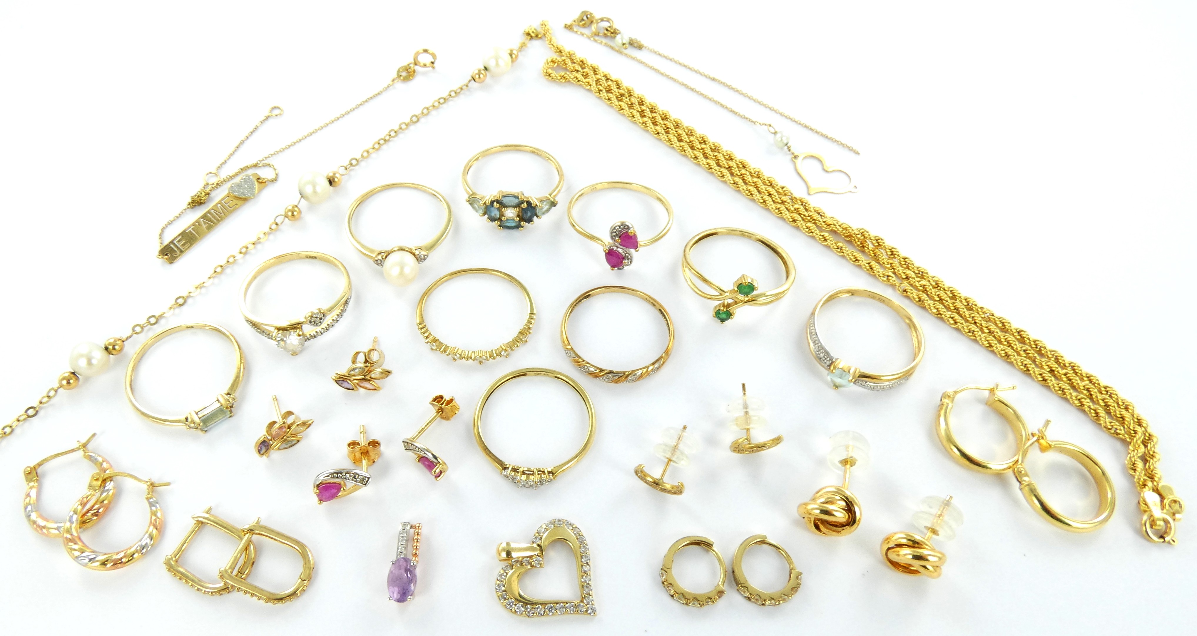 Lot 4 — Lot de bijoux pesant brut 22.1g Or 375 mil. Non poinçonné